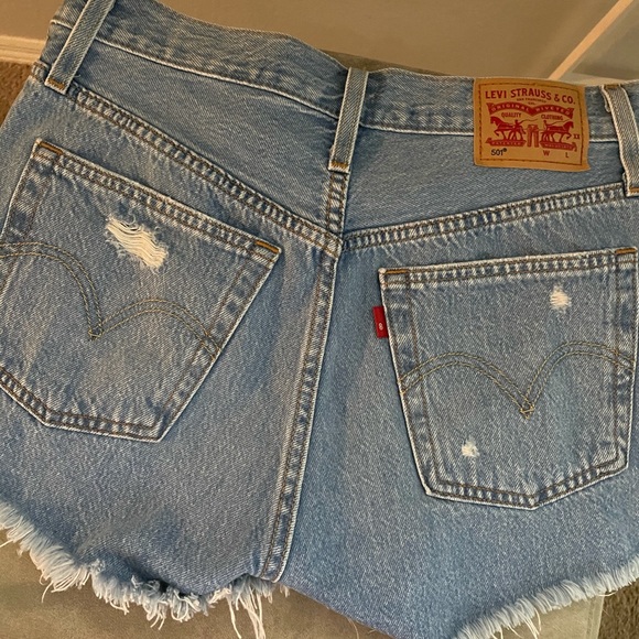 Levi’s 501 cut off shorts - Picture 2 of 4
